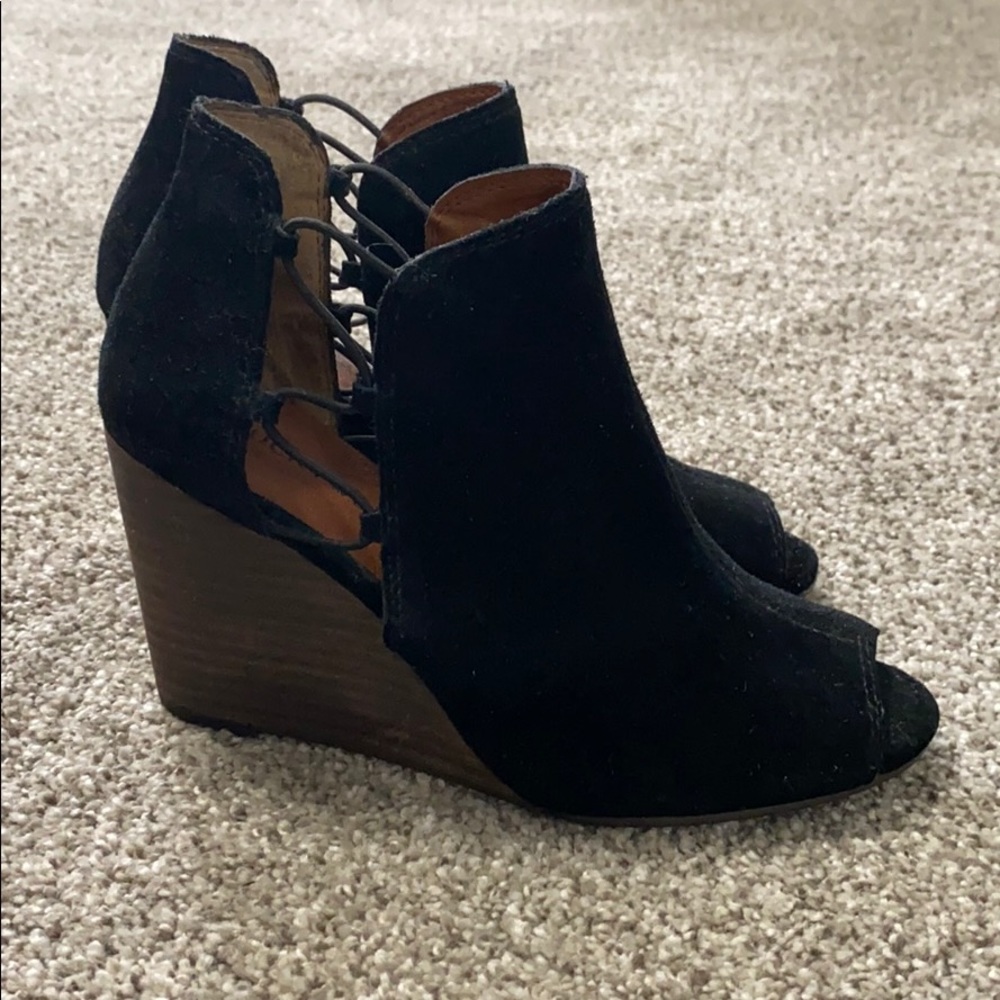 Black suede lucky open toed wedges w wood heel